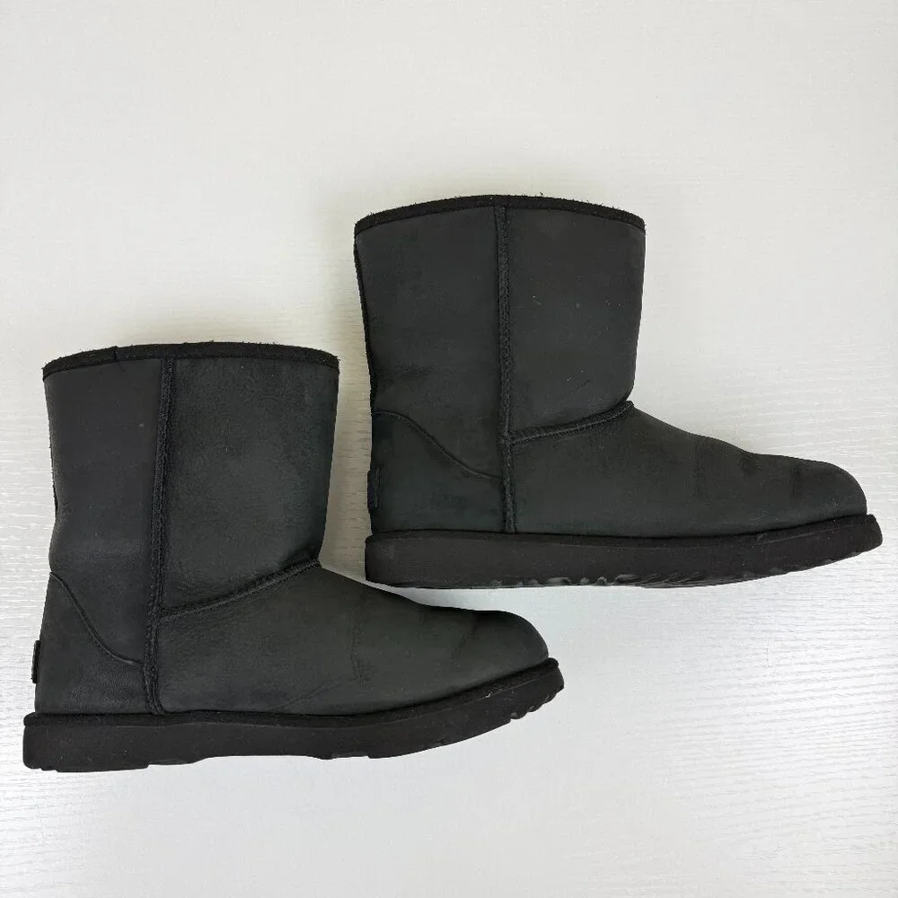 EUC UGG Classic Short II Waterproof Black Leather Boots S/N 1019646K